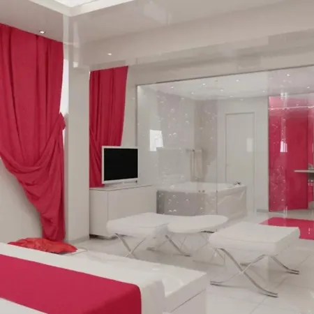 Status Hotel