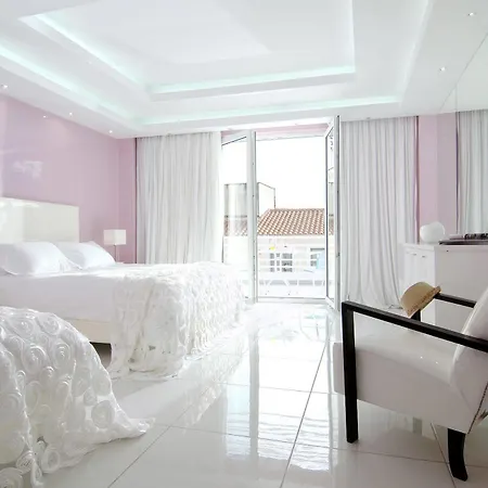 Status Hotel 4*