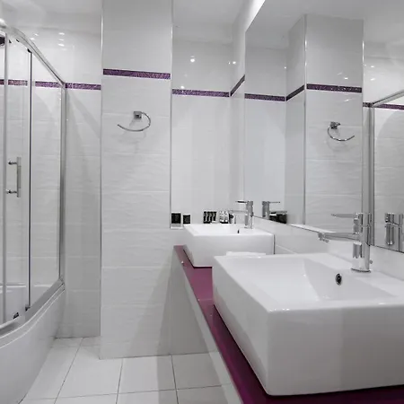 Status Hotel 4*