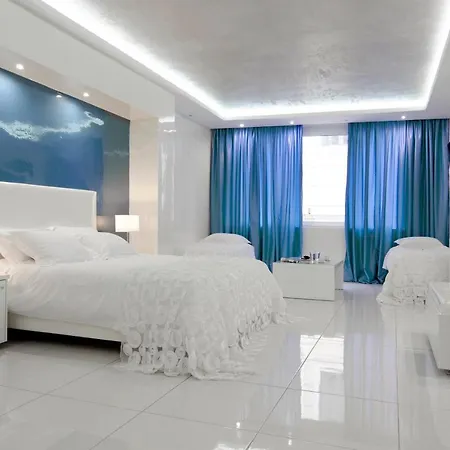 Status Hotel 4*